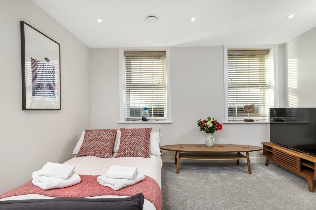 Executive Apartments Андовер Экстерьер фото
